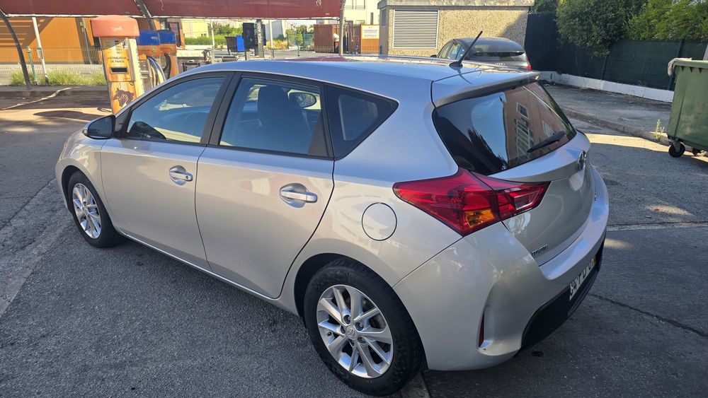 Toyota Auris 1.33 Vvt-i apenas 100.000km