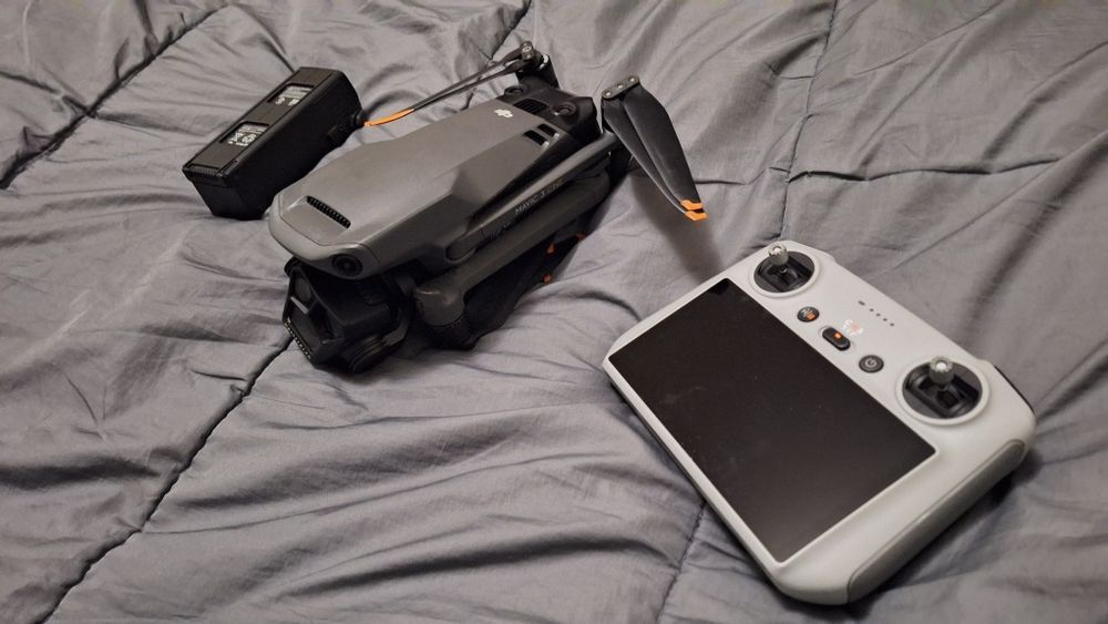 Квадрокоптер DJI Mavic 3 pro