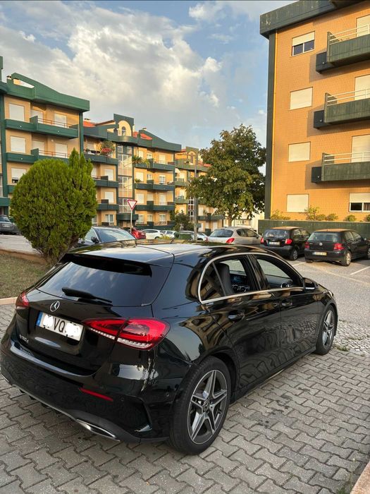 Mercedes-Benz A 180 W177 de 2019, equipado com o Pack AMG, caixa automática.