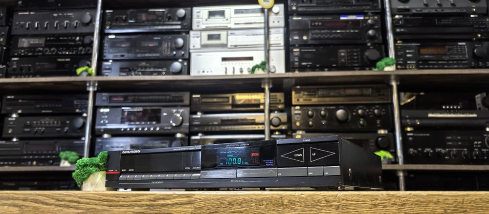 Тюнер Grundig T8200