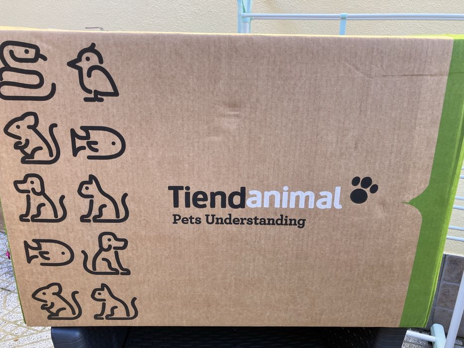 Cama almofadada para cão Marca Leeby