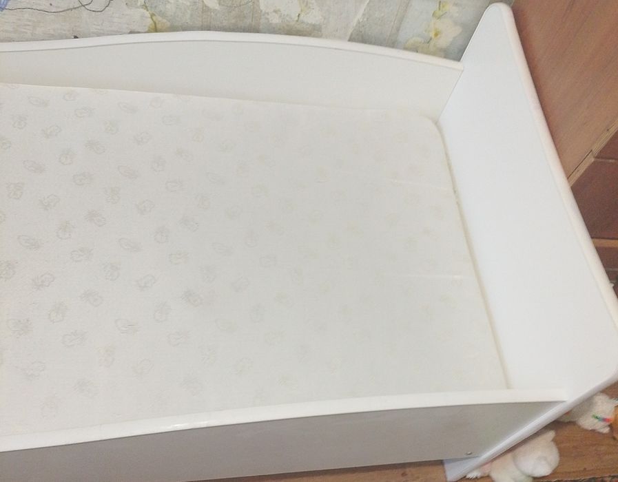 Продам дитяче ліжко з матрасом