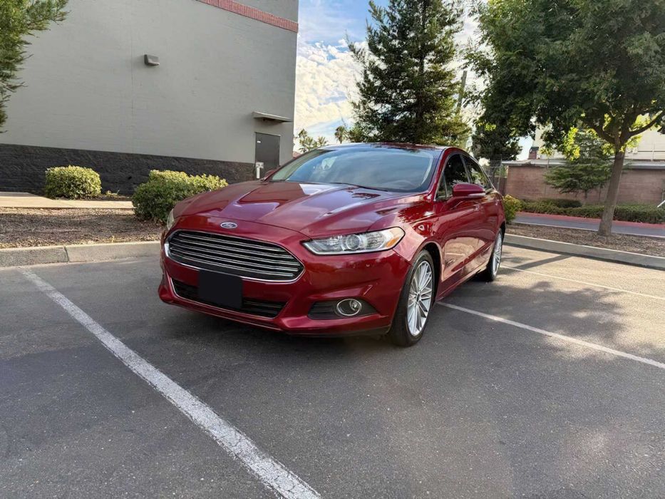 Ford Fusion Titanium Hybrid      2014
