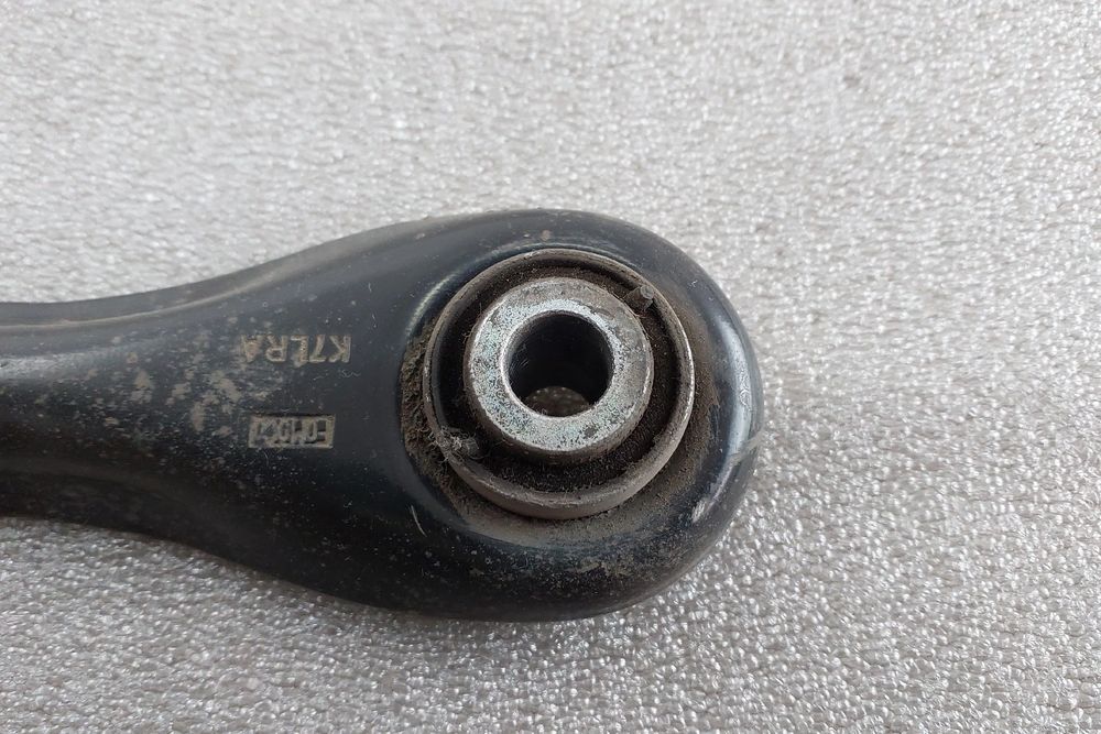 Braço de suspensão trás esquerdo FORD Focus III
