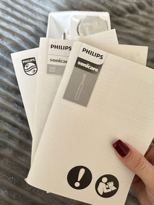 Электрощетка Philips Sonicare 5300