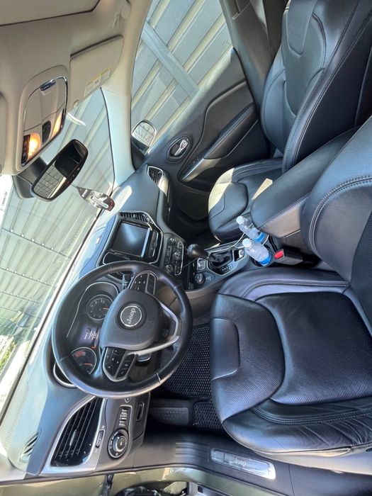 Продам Jeep Cherokee