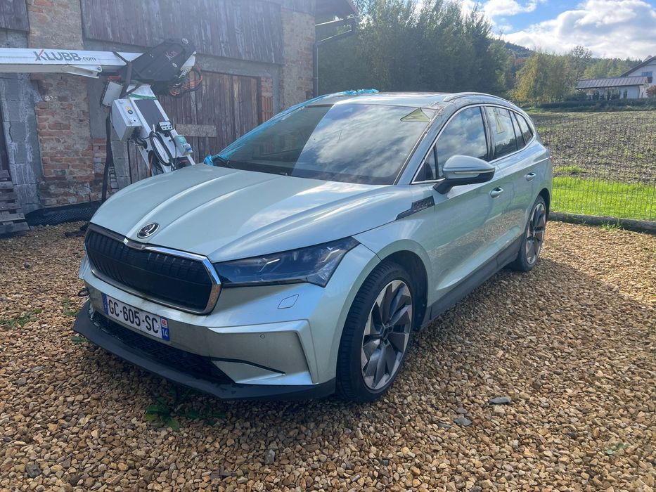 Skoda Enyaq 60 full opcja lekko uszkodzona jeździ !