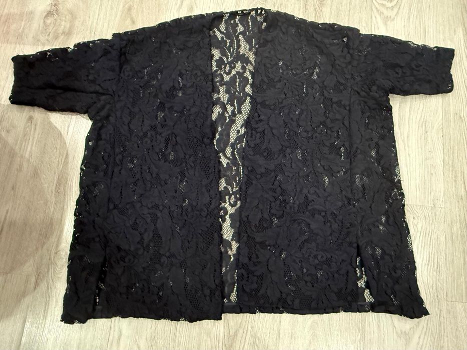 Czarna koronkowa narzutka Zara krótki rękaw M