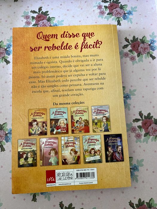 A Rapariga Rebelde - Aventuras na escola - PORTES INCLUIDOS