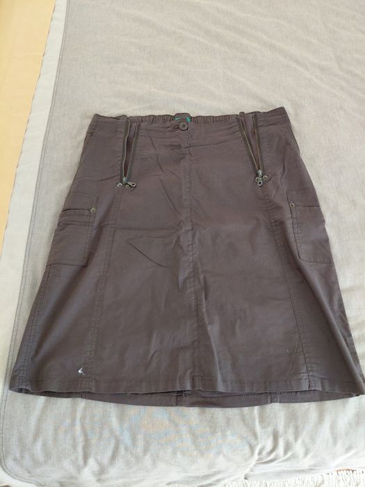 Saia castanha de grávida