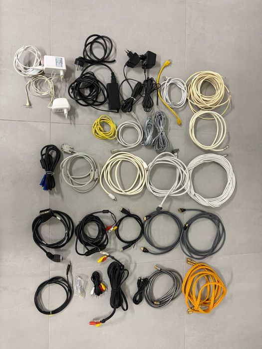 LOTE de Cabos diversos (HDMI, etc), 2 switch de rede e transformadores