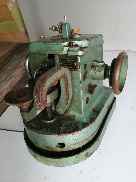 Машинка швейна промислова скорняжка