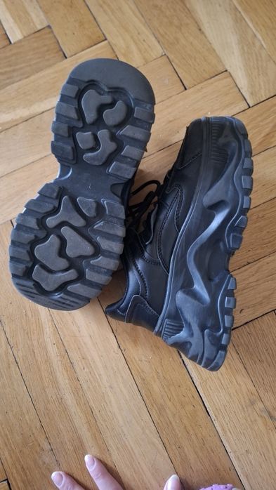 Czarne adidasy na koturnie