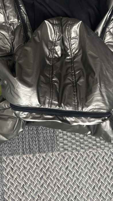 Продам зимову куртку 120 р.