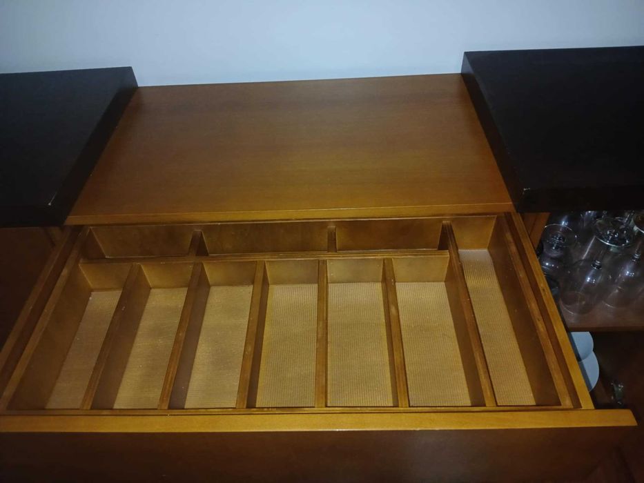 Movel TV, aparador, garrafeira e moveis suspensos