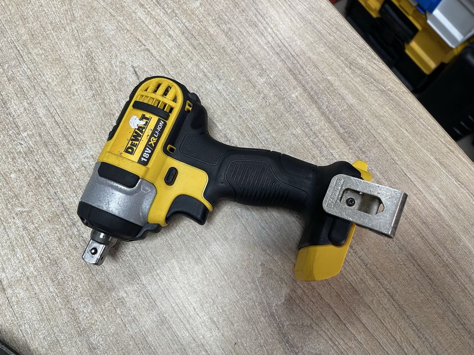 Dewalt DCF880 /  акумуляторний гайковерт Девольт 1/2