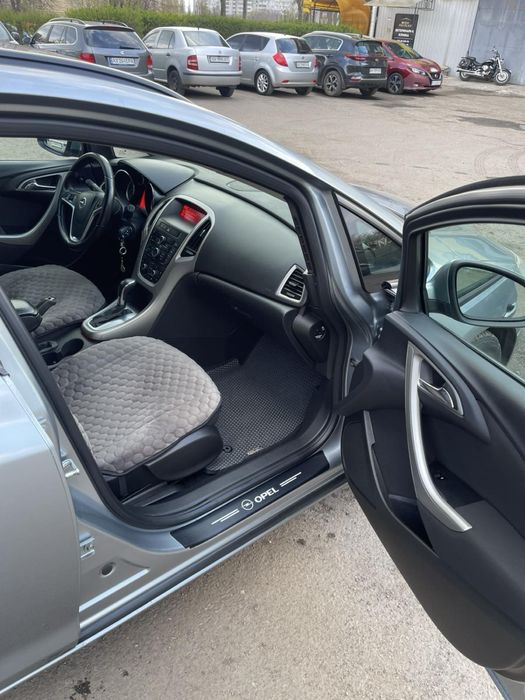 Продам opel astra J