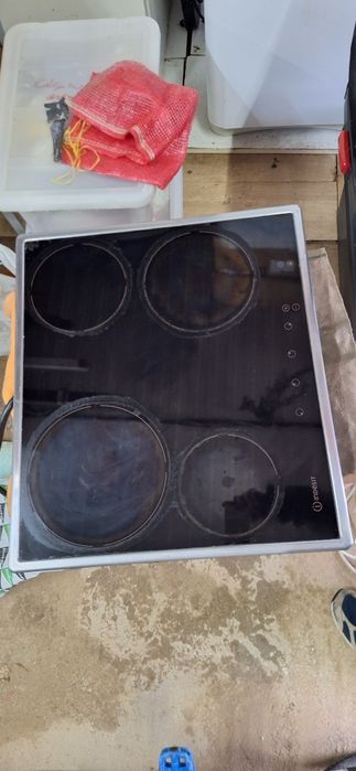 Placa de 4 discos marca INDESIT