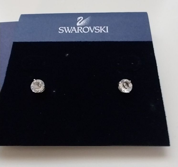 Brincos Swarovski novos e na caixa