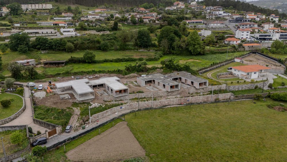 Moradia T3+1 Térrea  Luxo Povoa de Lanhoso