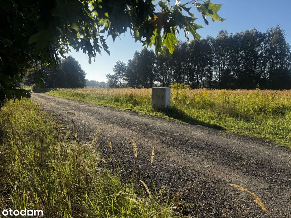 Piękna działka budowlana z mediami pod miastem.