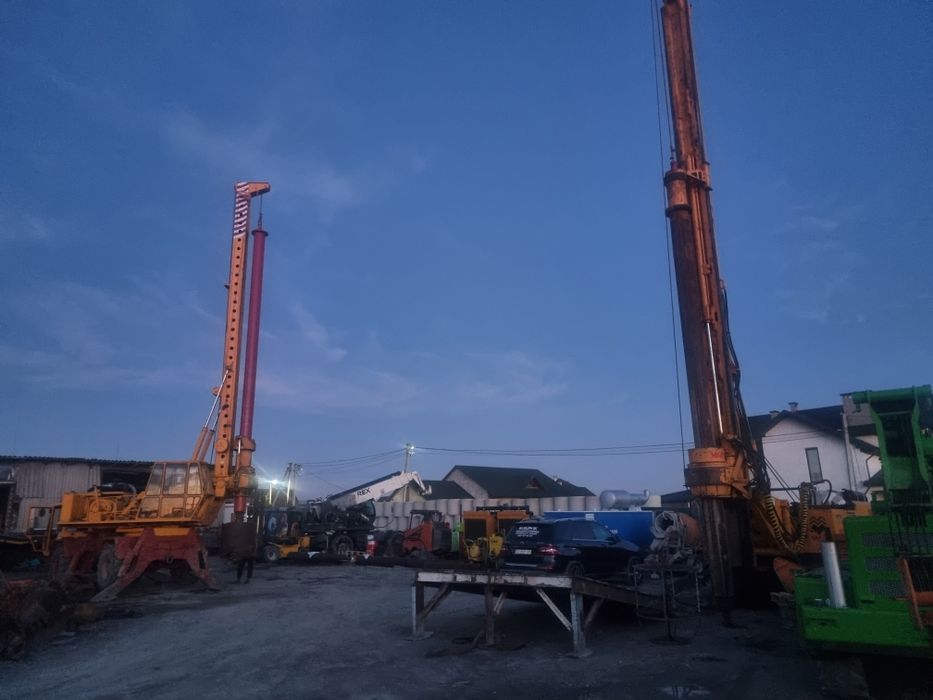 Бурова установка. Сваї. MAIT HR 110 BAUER Свайне поле підпірна стіна
