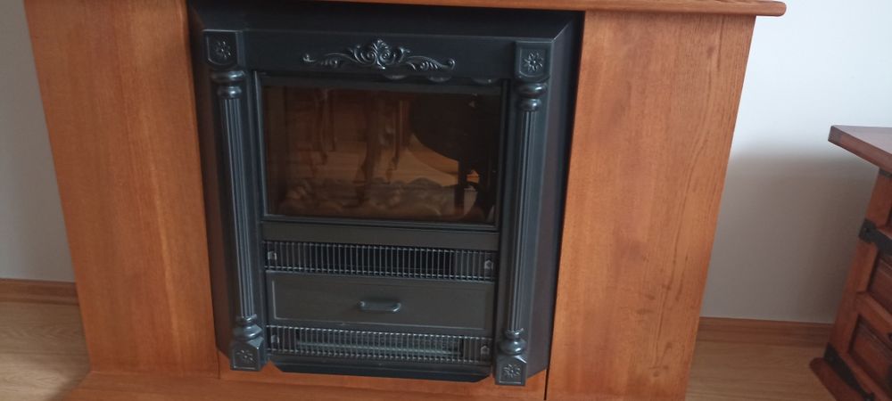Sprzedam dębowy kominek , elektryczny, bardzo stylowy sprawny,
