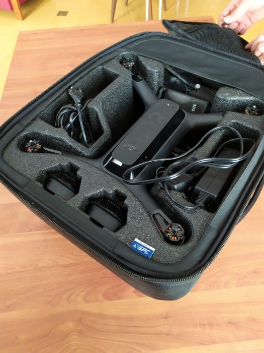 Solo Drone 3DR completo com gimbal, baterias extra, mala, e gopro4