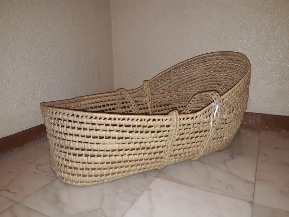 Alcofa / Berco em verga para bebé