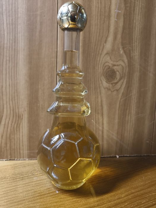 Garrafa Decorativa Bola Futebol
Garrafa com design de bola de futebol,