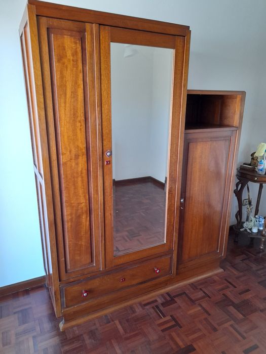 Mobilia quarto com 100 anos