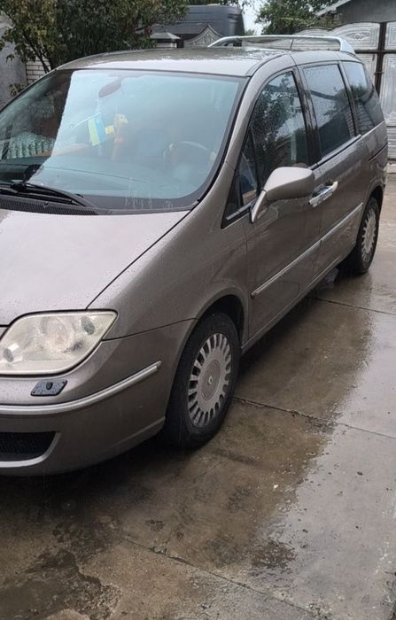 Продаєтьця Лянча федра