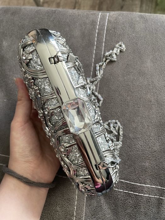 Вечірній клатч з металевим каркасом