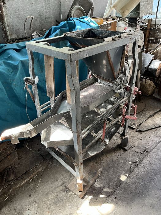 Калібрувальна машина для виготовлення крупи із електродвигуном