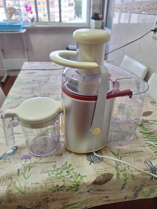 Máquina/Centrifugadora de Sumos Moulinex Easy Fruit