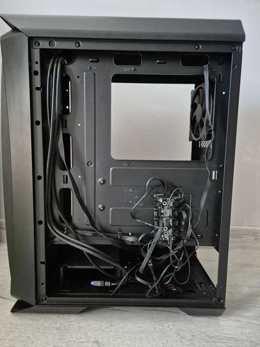 якісний ATX корпус AeroCool Aero One Eclipse з райзером вертикального встановлення відеокарти