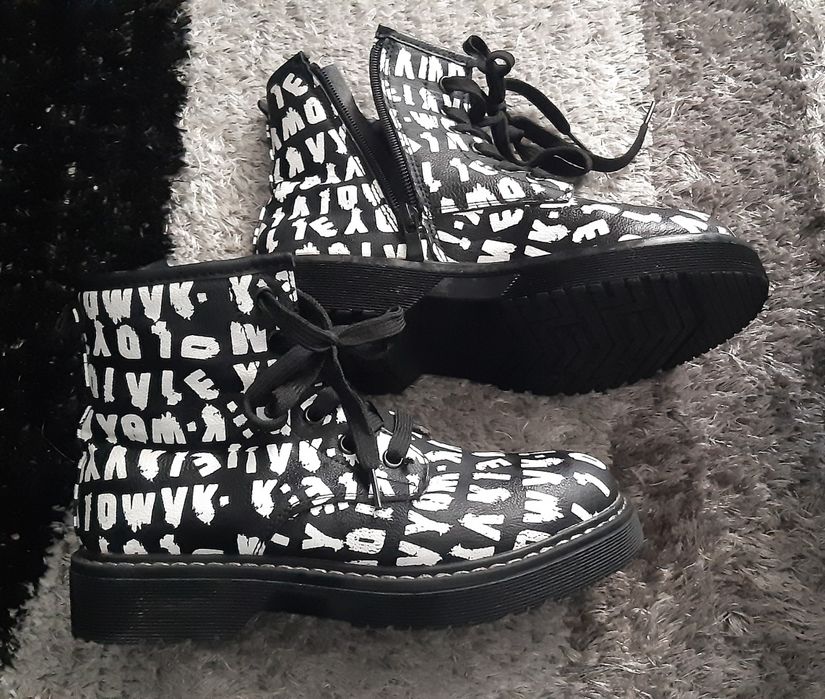 Botas SEASIDE Pretas e Brancas cano baixo 34