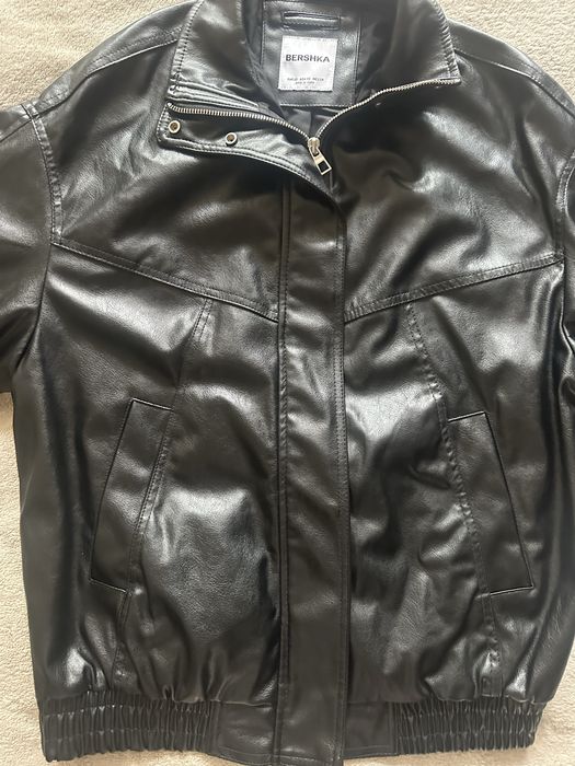 Бомбер bershka xs еко шкіра