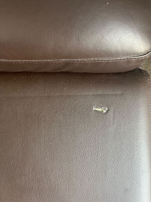 Sofá em pele com chaise longue usado