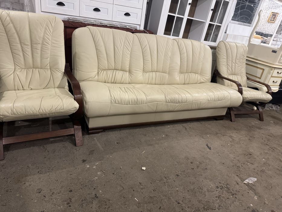 Шкіряний розкладний диван і 2 крісла-гойдалки. Ідеал