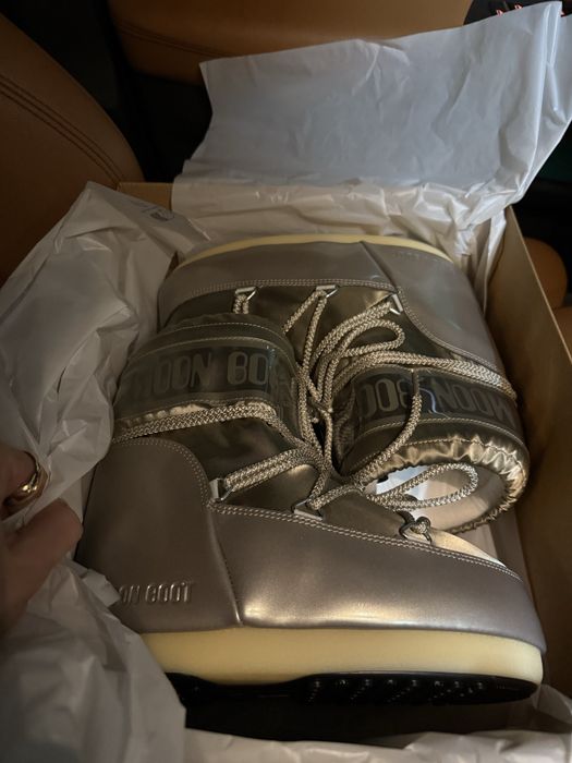 Низькі мунбути Moon Boot Icon low glance Platinum