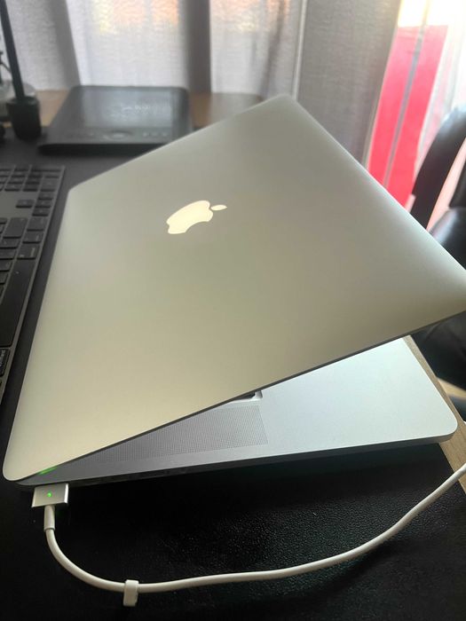 Macbook Pro 15" Mid 2015 (Com duas gráficas)