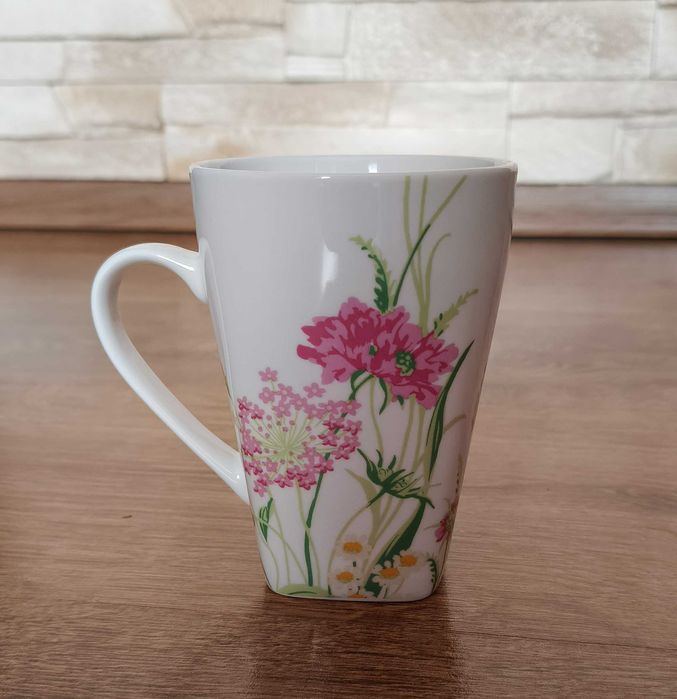 Porcelanowy kubek z motywem kwiatowym a'Tab