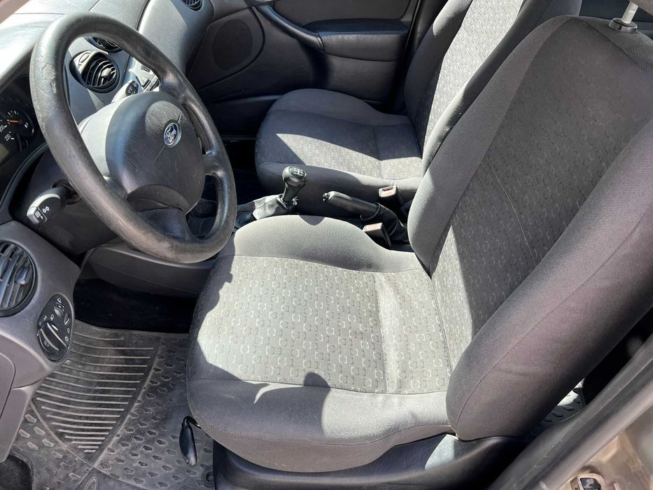 Ford Focus 1.6 benzyna, 174 tys. km. sedan, KRAJOWY