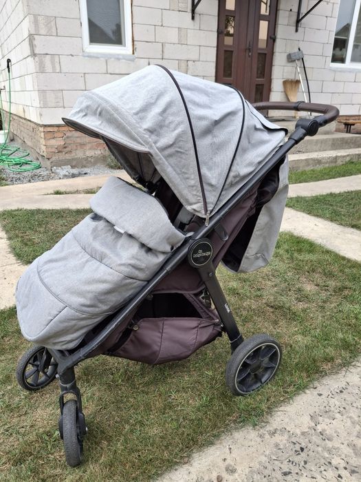 Всесезонна прогулянкова коляска Baby Design Look (польського виробництва).