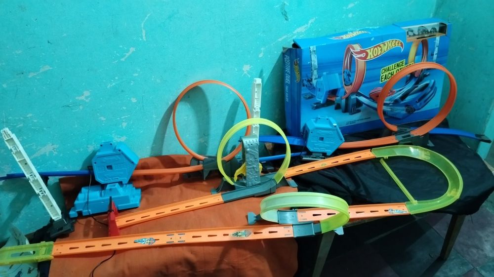 hot wheels track builder positive duel