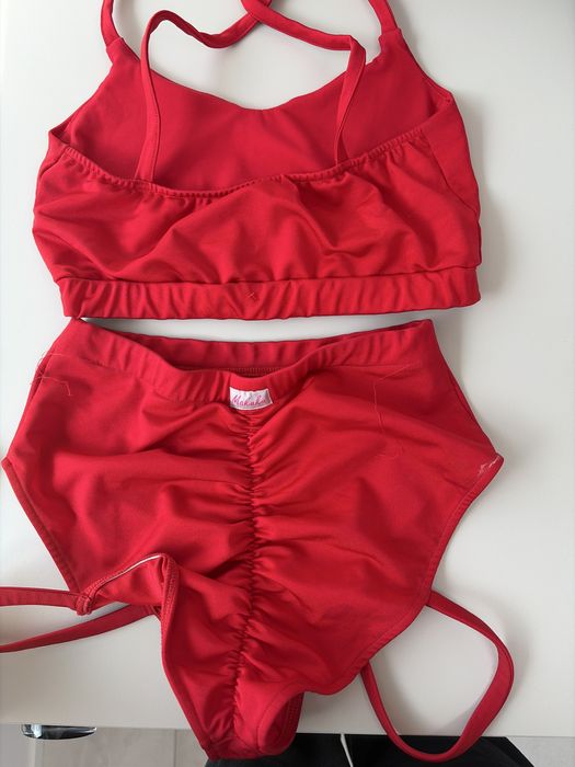 Komolet makuku pole dance