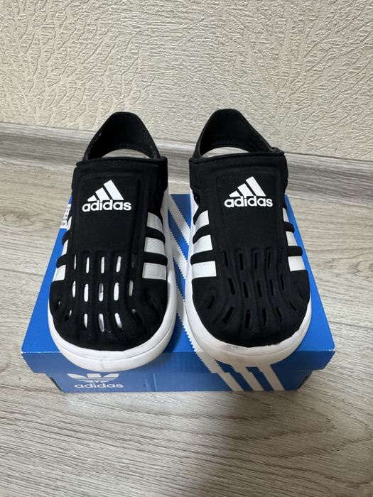 Босоніжки adidas 2 пари+Crocs