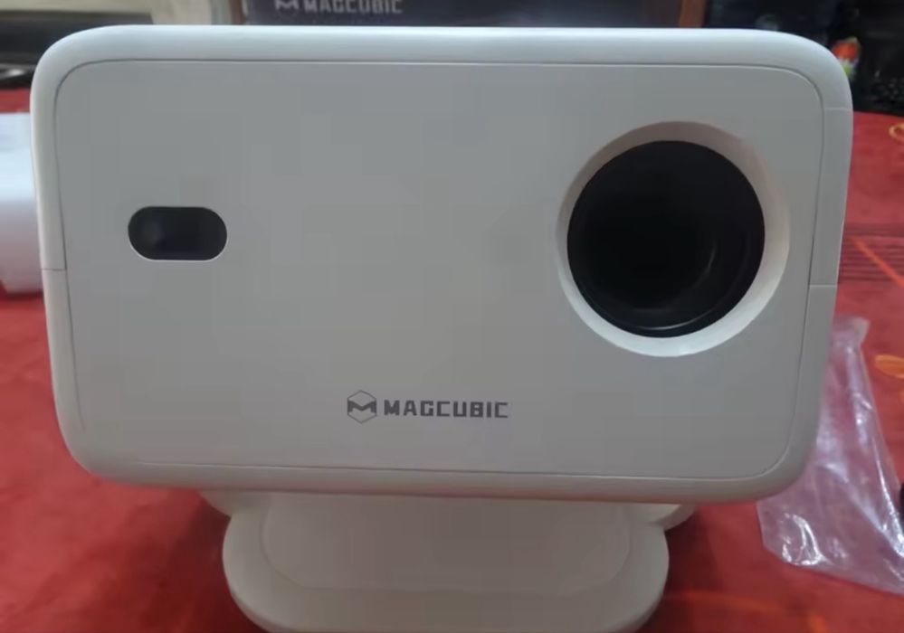 Magcubic L018 650 ANSI + Suporte de teto