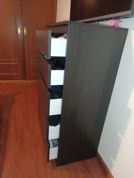 Cômoda com 5 gavetas
